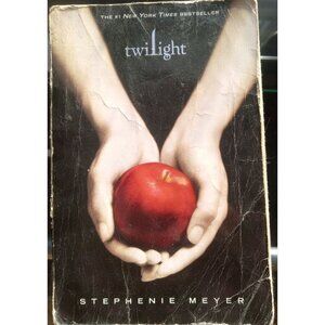 Twilight by Stephenie Meyer – 2005 YA Vampire Romance PB VG+
